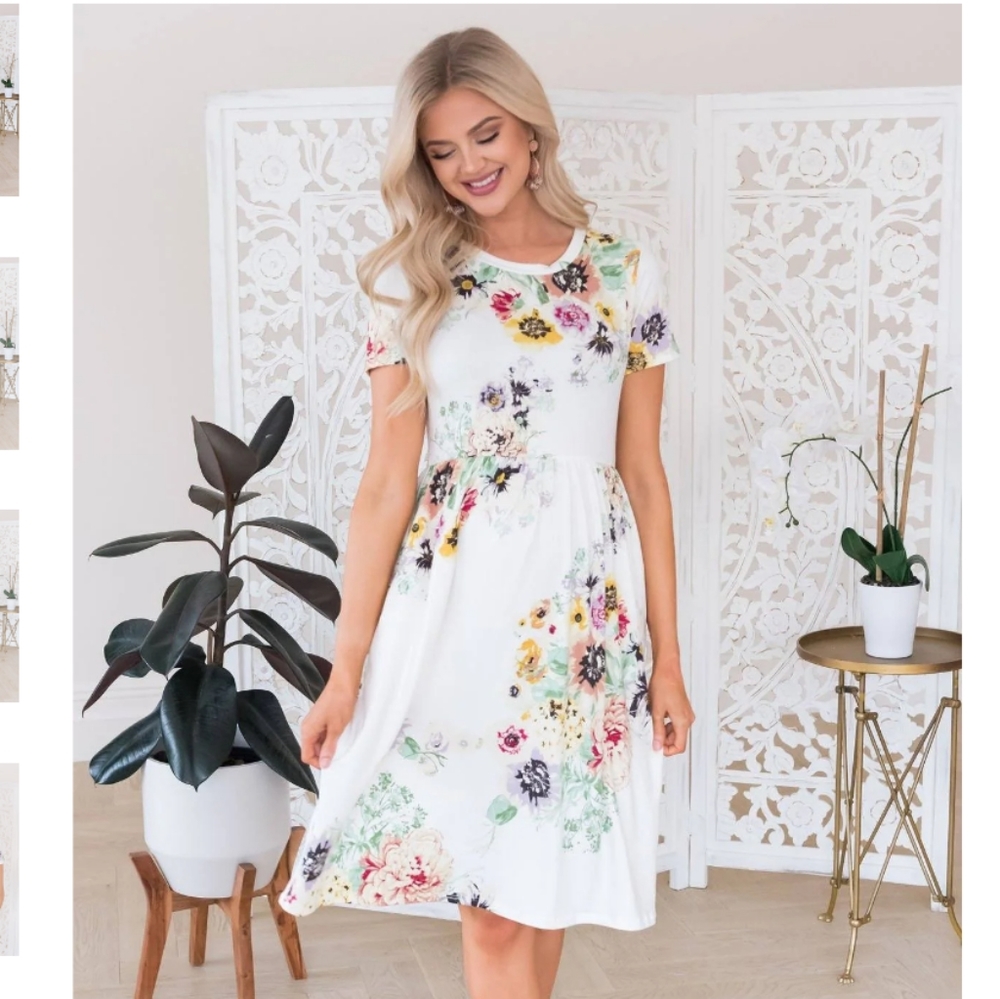 Reborn J Neesee Dresses Floral Knee Length Dress with Pockets Size Small